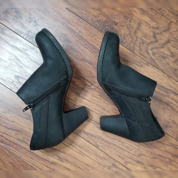 Clarks Shoes - $80  [Clarks]